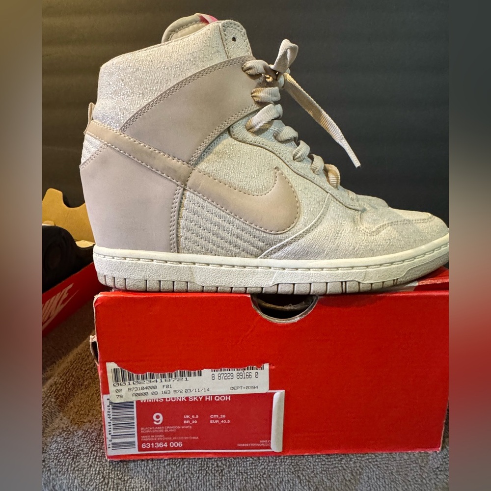 Nike Dunk Sky Hi size 9 Tan/beige
